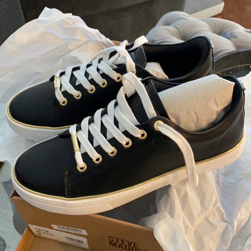 NWT Steve Madden Taite Sneakers